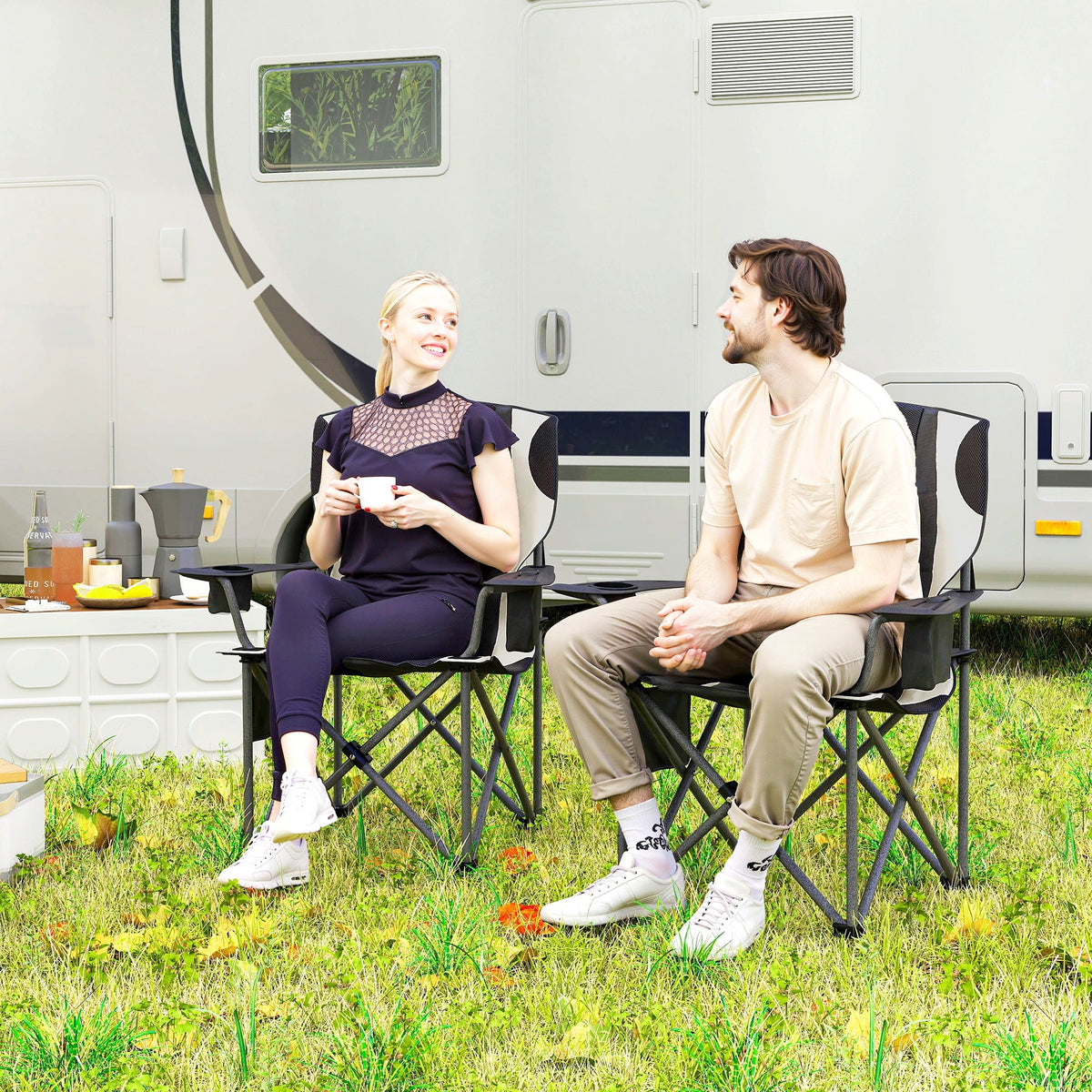 2er-Set Klapp-Campingstühle mit Armlehnen, Getränkehalter, Kopfstütze und Kühltasche in Schwarz
