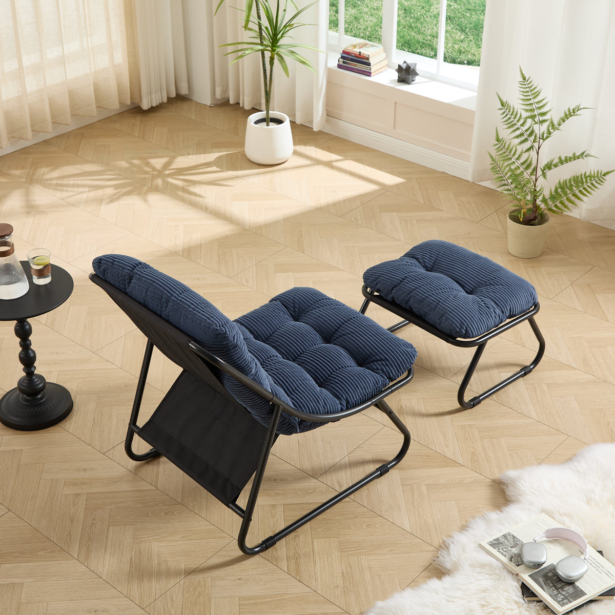 Outdoor-Loungesessel mit Hocker – Komfortabler Relaxsessel mit Kissen und Fußstütze, ideal für Wohnzimmer, Schlafzimmer und Lesezimmer, schwarzer Rahmen mit marineblauem Kissen