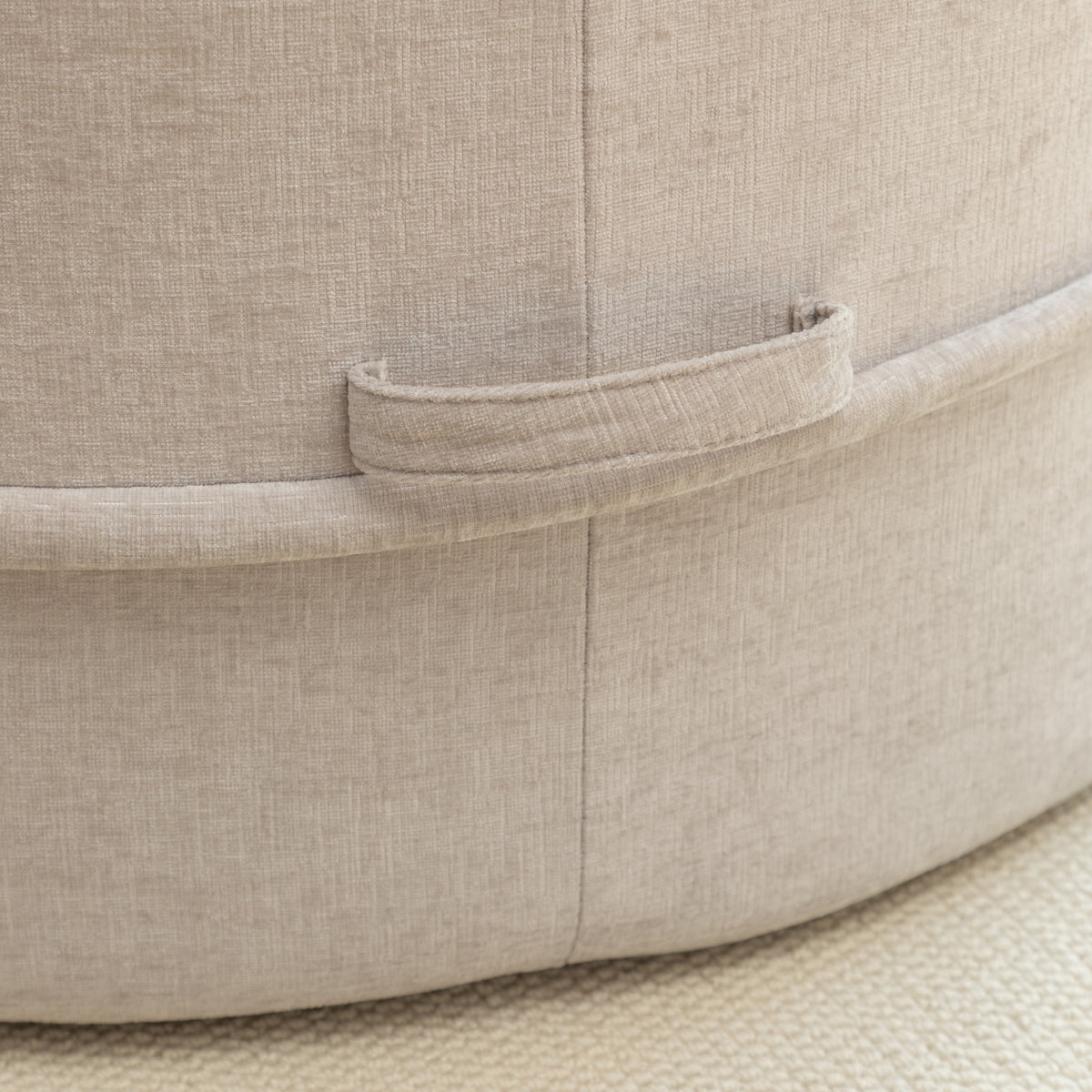 Runde Chaiselongue mit 5 Kissen und Hocker, Grau