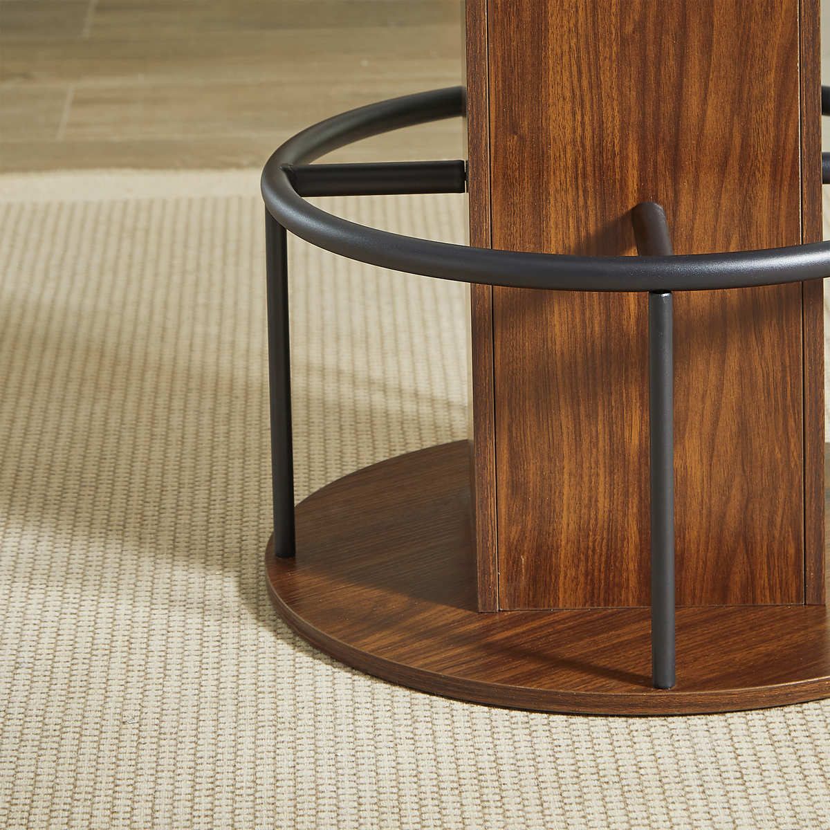 3-teiliges Bartisch- und Hocker-Set mit rundem Tisch (80 cm) und 2 Hockern, Holztisch mit ringförmiger Metall-Fußstütze für Esszimmer, Cafés, Bars und Wohnzimmer, Walnuss